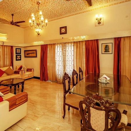 Santosh Villa - The House Of Antiques And Art Ουνταϊπούρ Εξωτερικό φωτογραφία