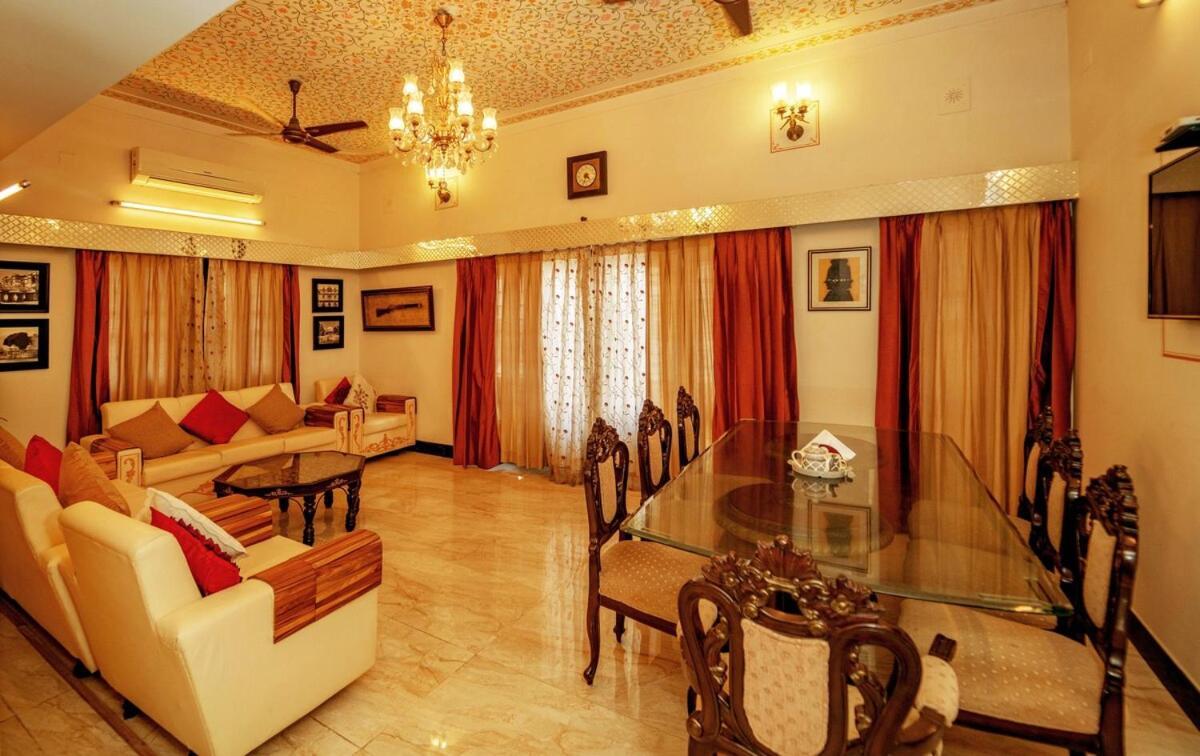 Santosh Villa - The House Of Antiques And Art Ουνταϊπούρ Εξωτερικό φωτογραφία