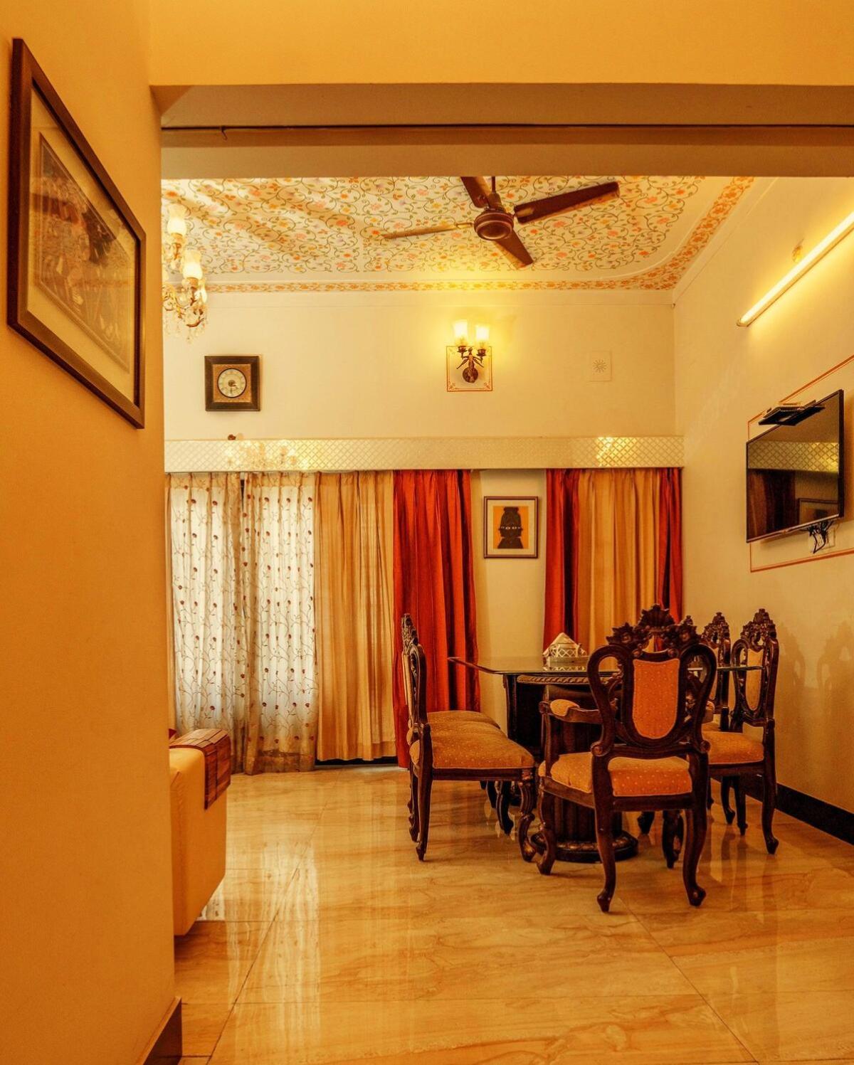 Santosh Villa - The House Of Antiques And Art Ουνταϊπούρ Εξωτερικό φωτογραφία