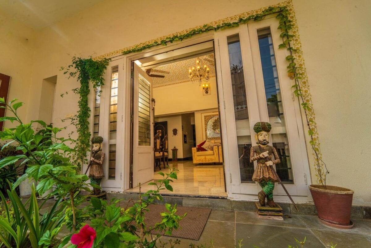 Santosh Villa - The House Of Antiques And Art Ουνταϊπούρ Εξωτερικό φωτογραφία