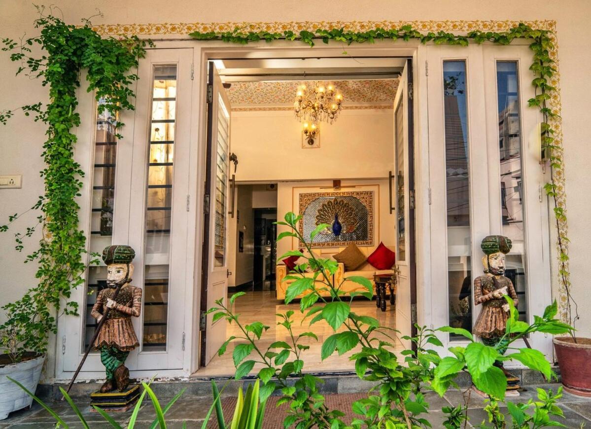Santosh Villa - The House Of Antiques And Art Ουνταϊπούρ Εξωτερικό φωτογραφία