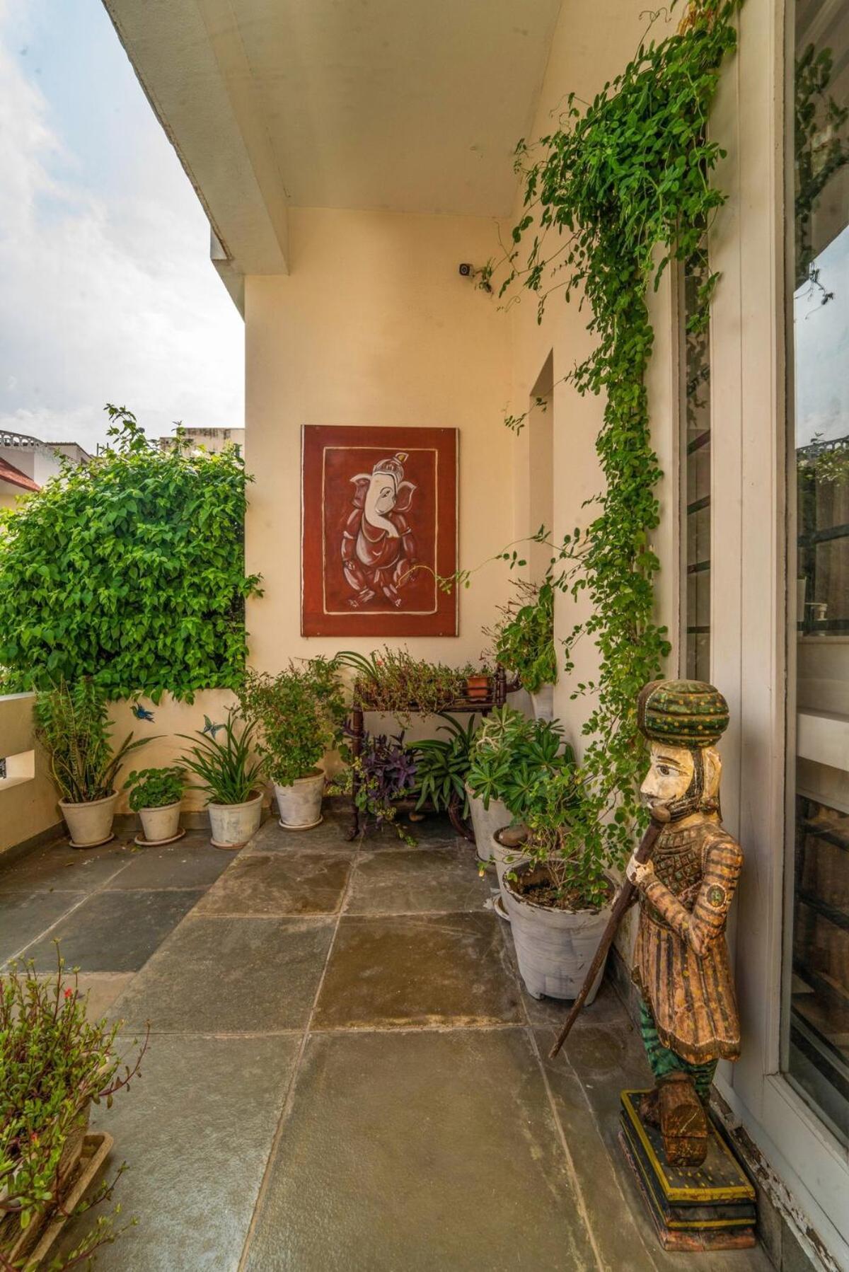 Santosh Villa - The House Of Antiques And Art Ουνταϊπούρ Εξωτερικό φωτογραφία